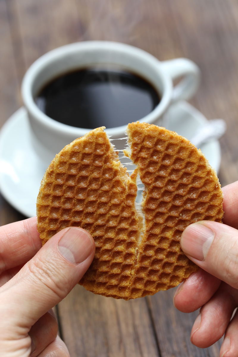 Doce típico holandês com café